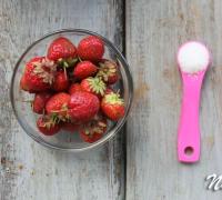 Biskviidi toorjuustu ja maasika confit Marjakonfit koogiks